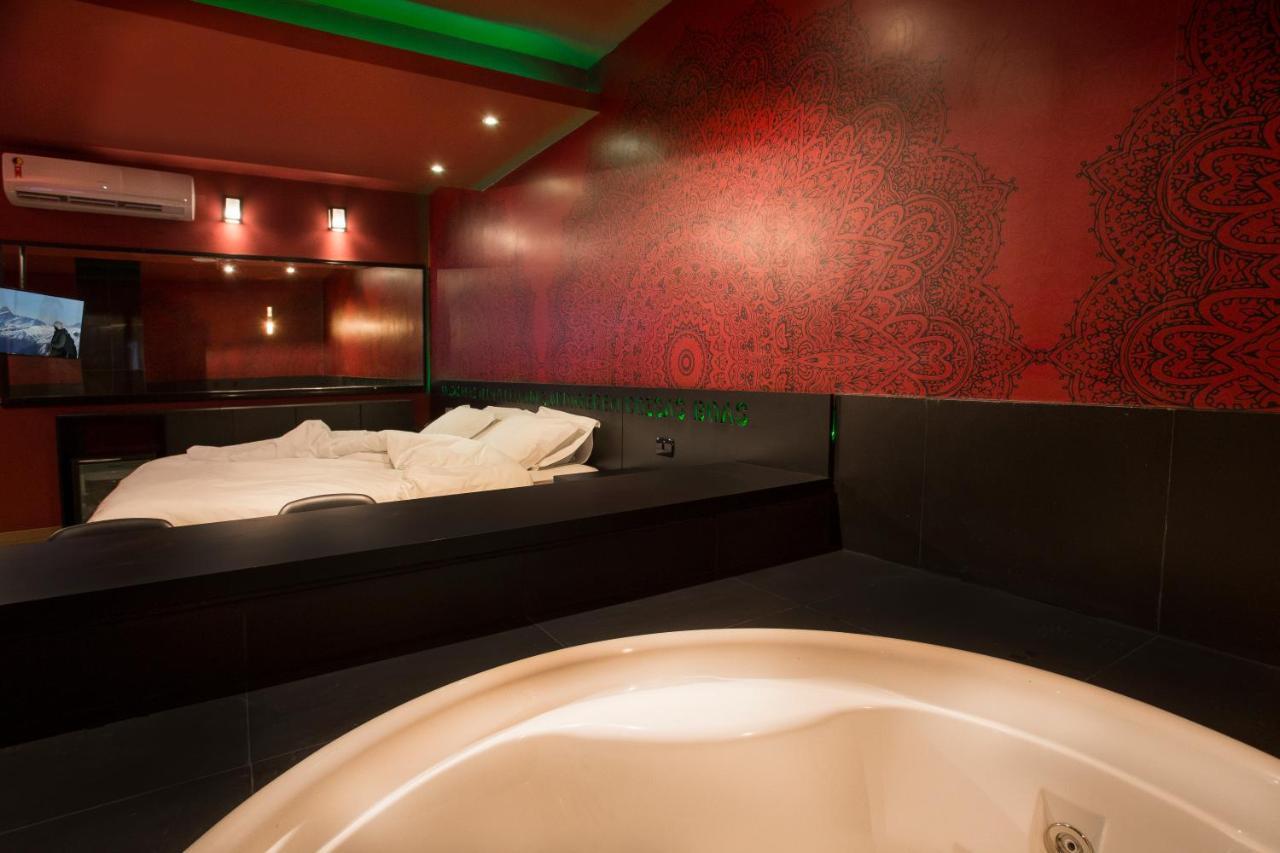 קמפינאס Tout Motel (Adults Only) מראה חיצוני תמונה